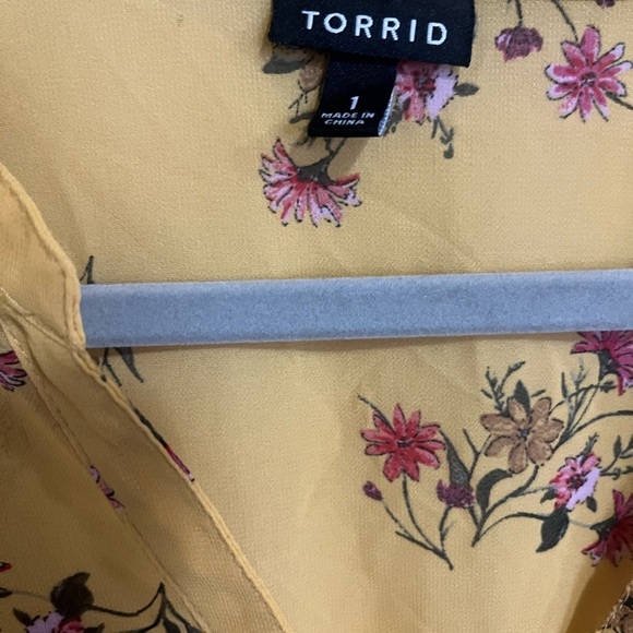 Torrid Bundle Floral Yellow High Low Blouse & Pink Lace Tank Top Size 1X 1 - Picture 2 of 3